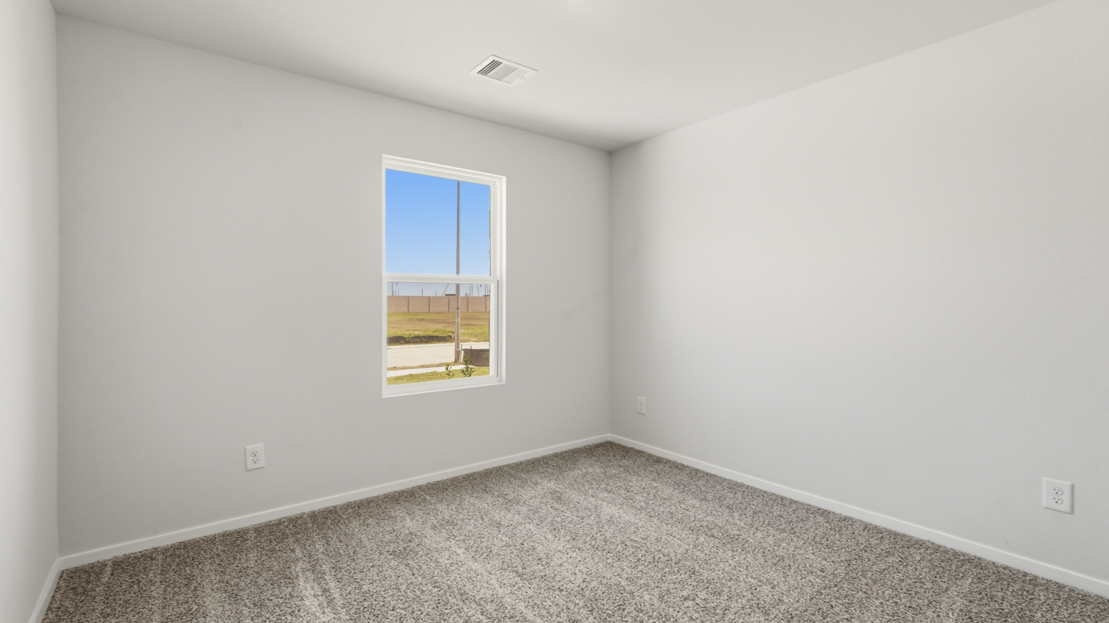 bedroom with carpet flooring