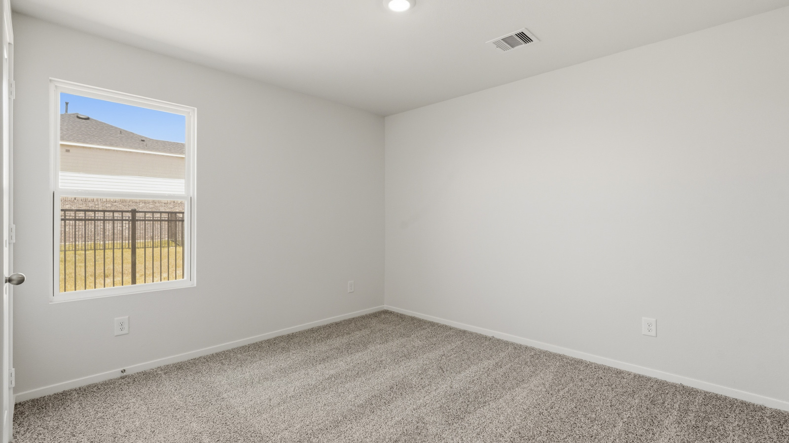 bedroom with carpet flooring