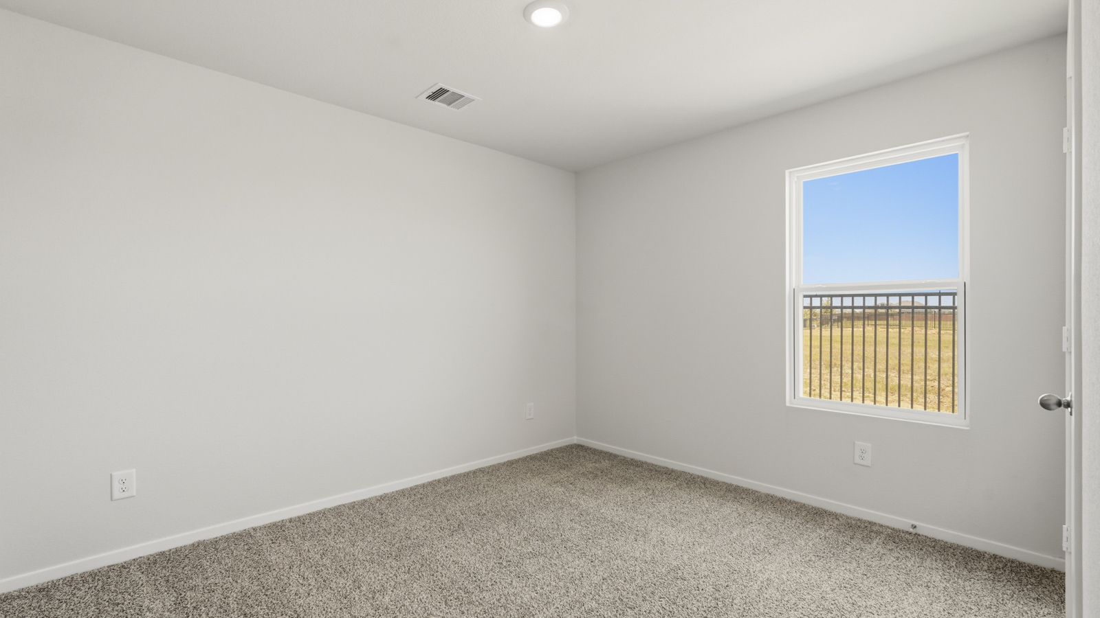 bedroom with carpet flooring