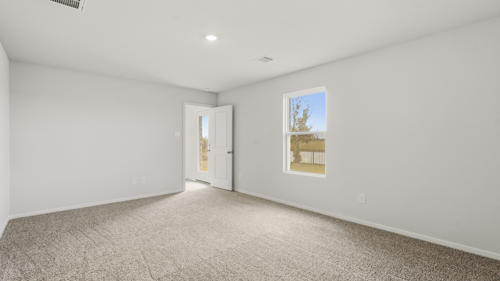bedroom with carpet flooring