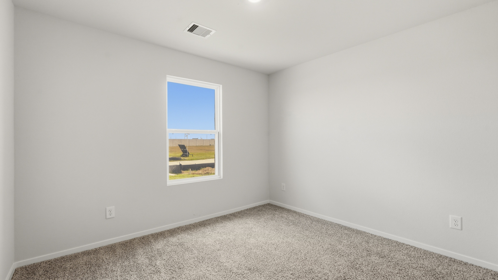 bedroom with carpet flooring