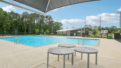 pool amenities at Grand Pines