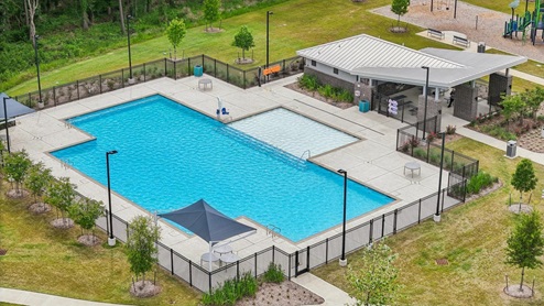 pool amenities at Grand Pines