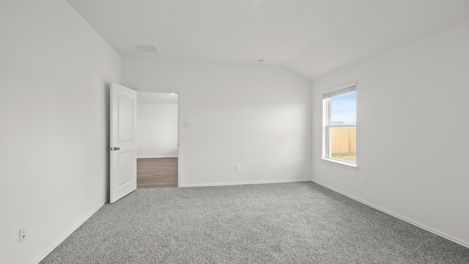 bedroom with carpet flooring