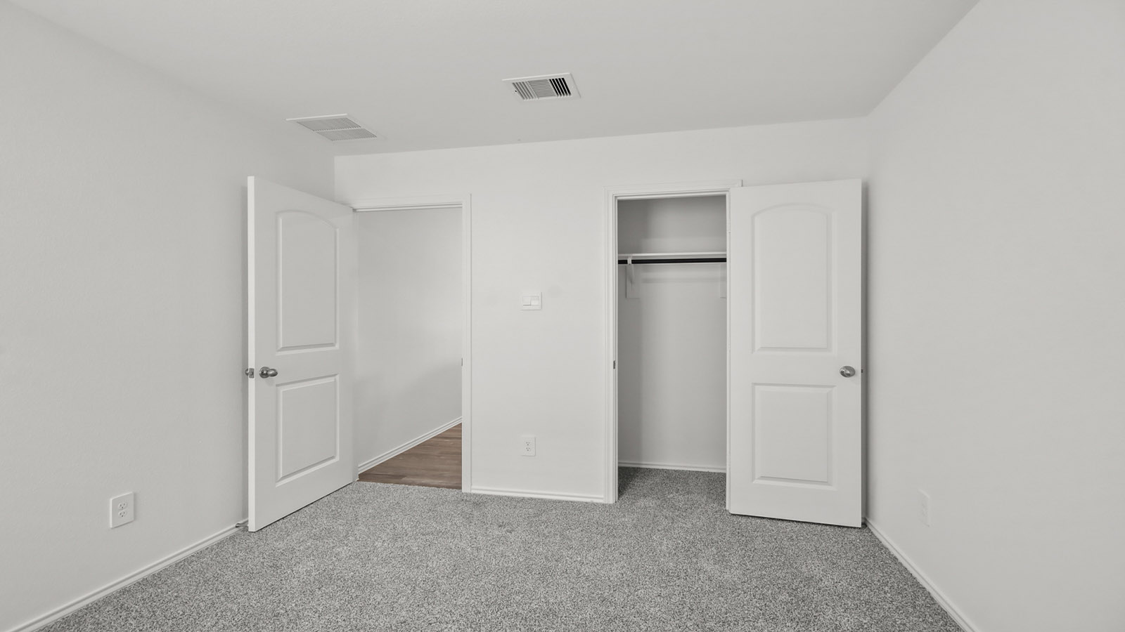 bedroom with carpet flooring