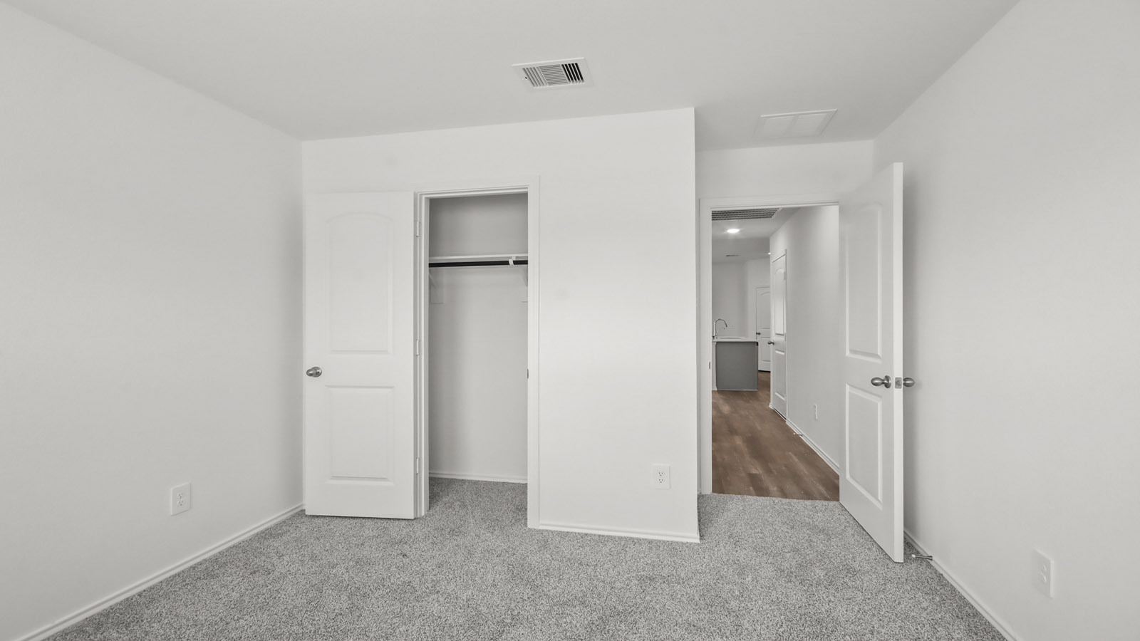 bedroom with carpet flooring