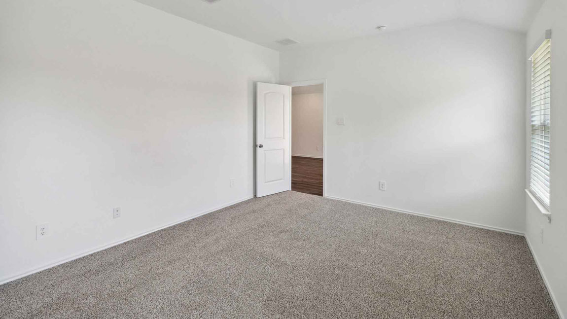 bedroom with carpet flooring