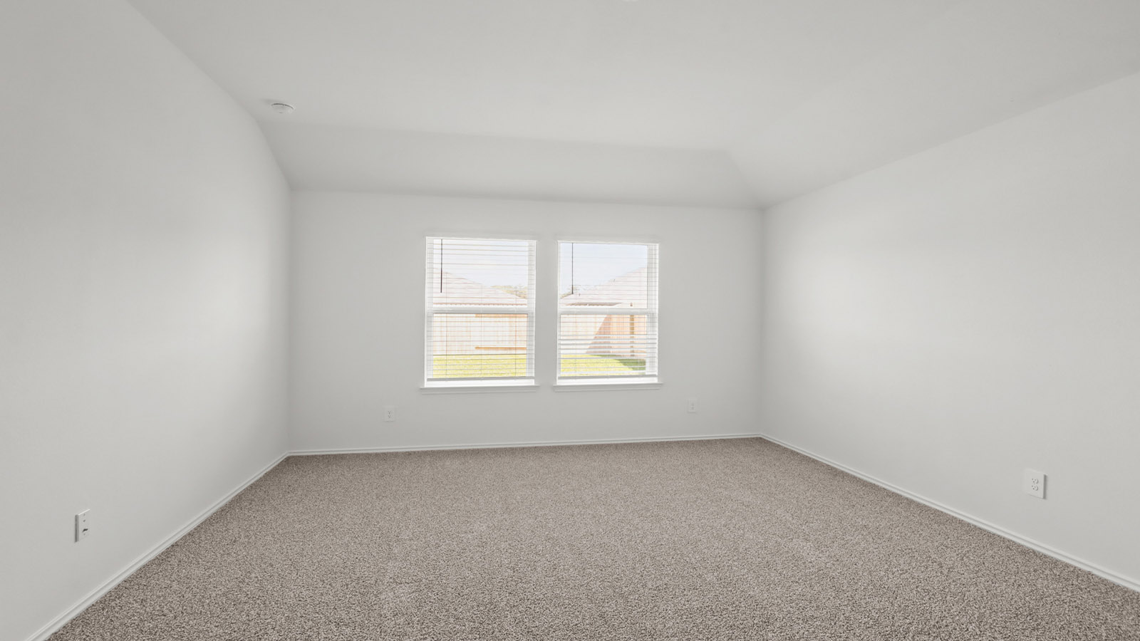 bedroom with carpet flooring
