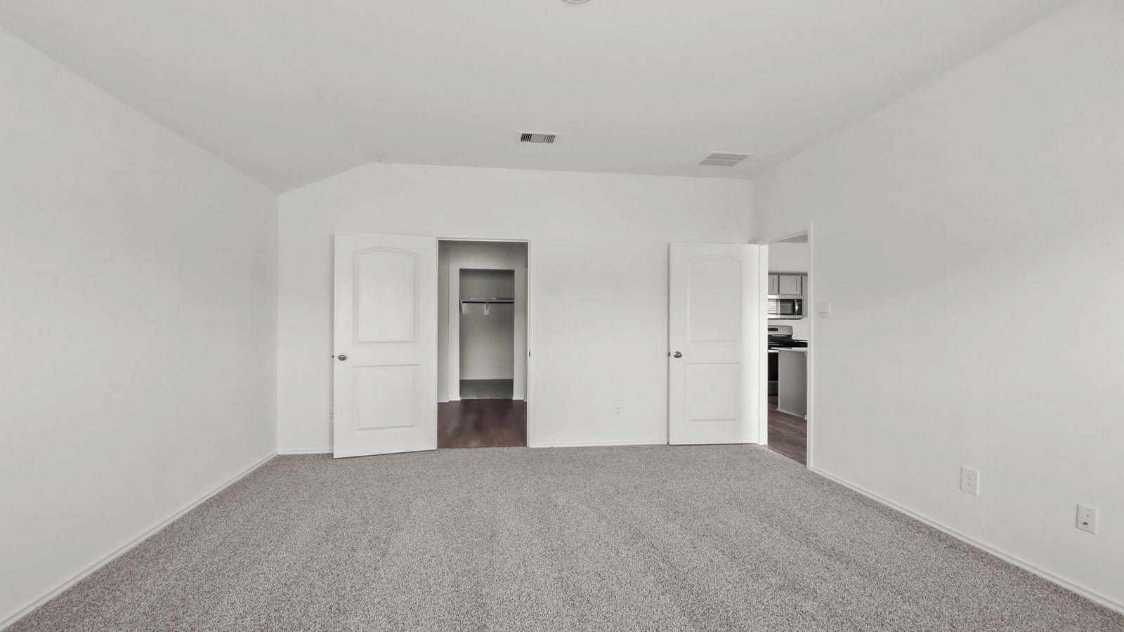 bedroom with carpet flooing