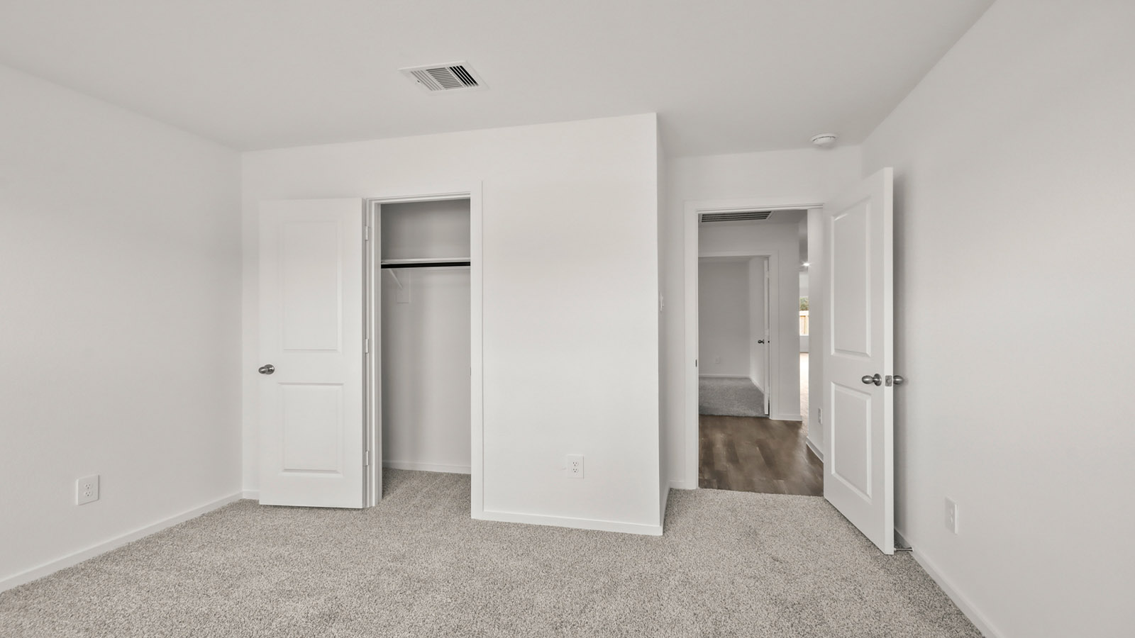 bedroom with carpet flooring