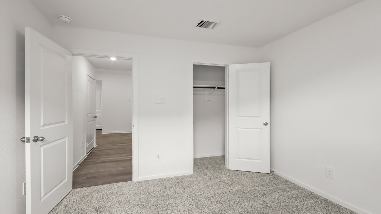 bedroom with carpet flooring