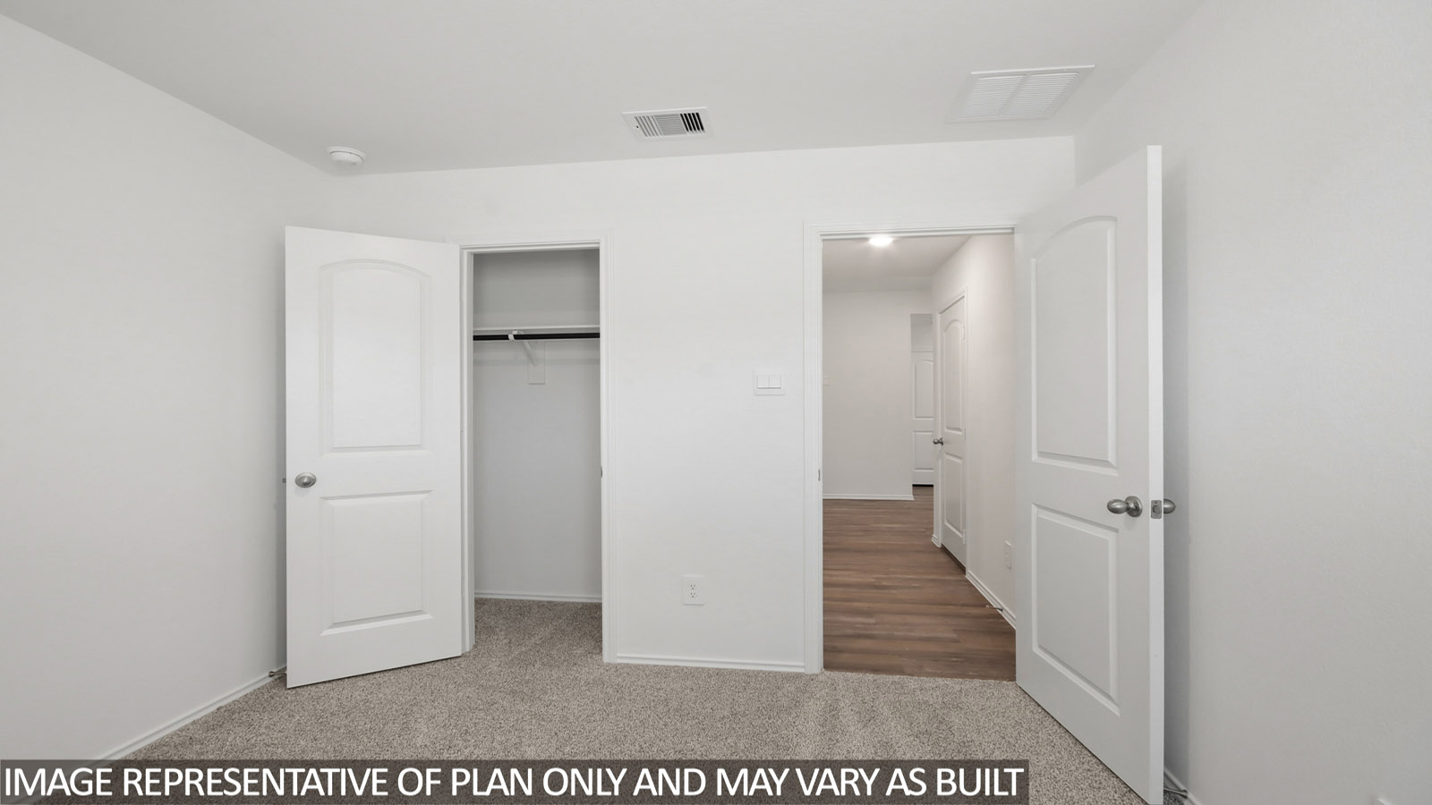 bedroom with carpet flooring