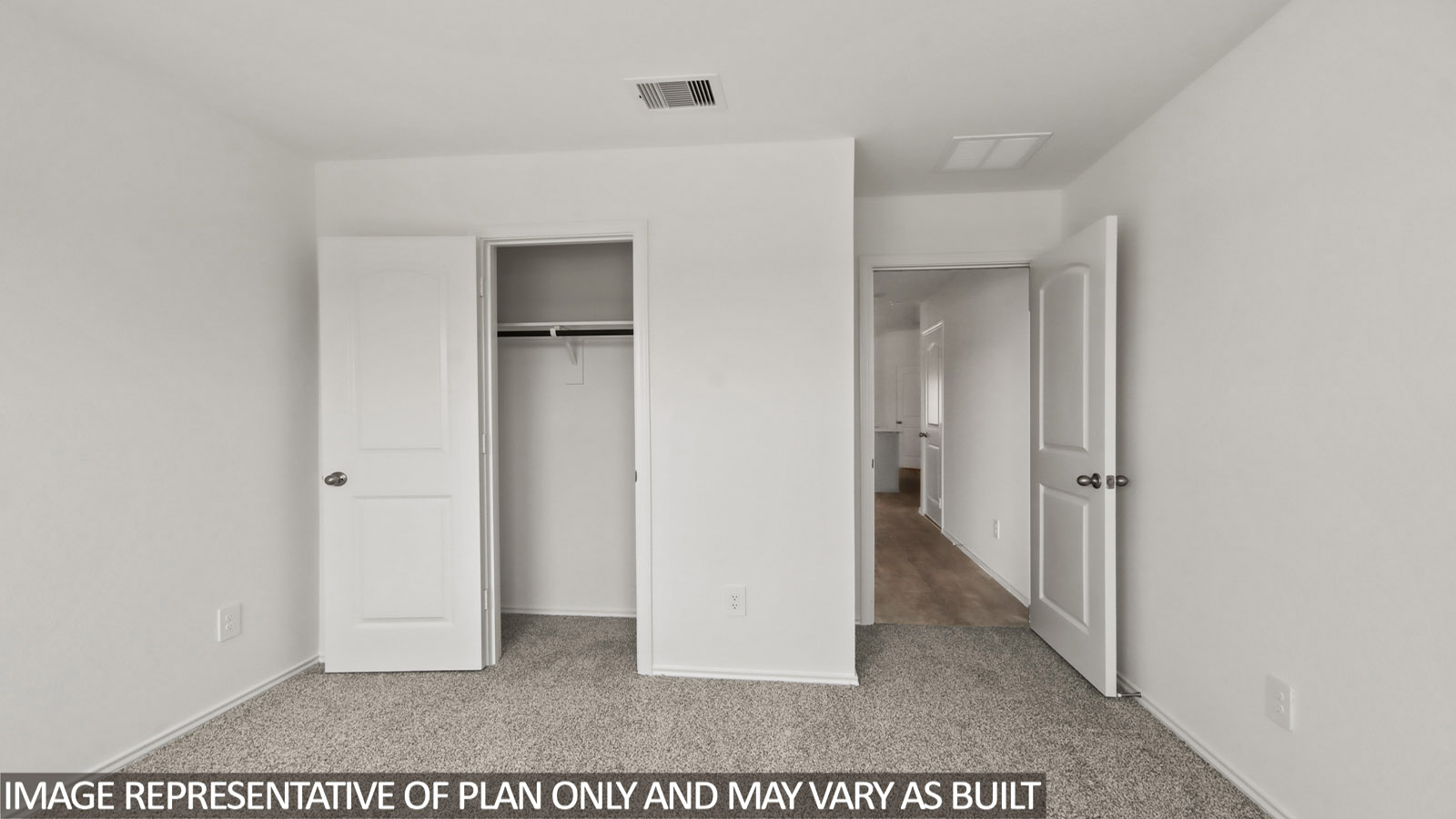 bedroom with carpet floring