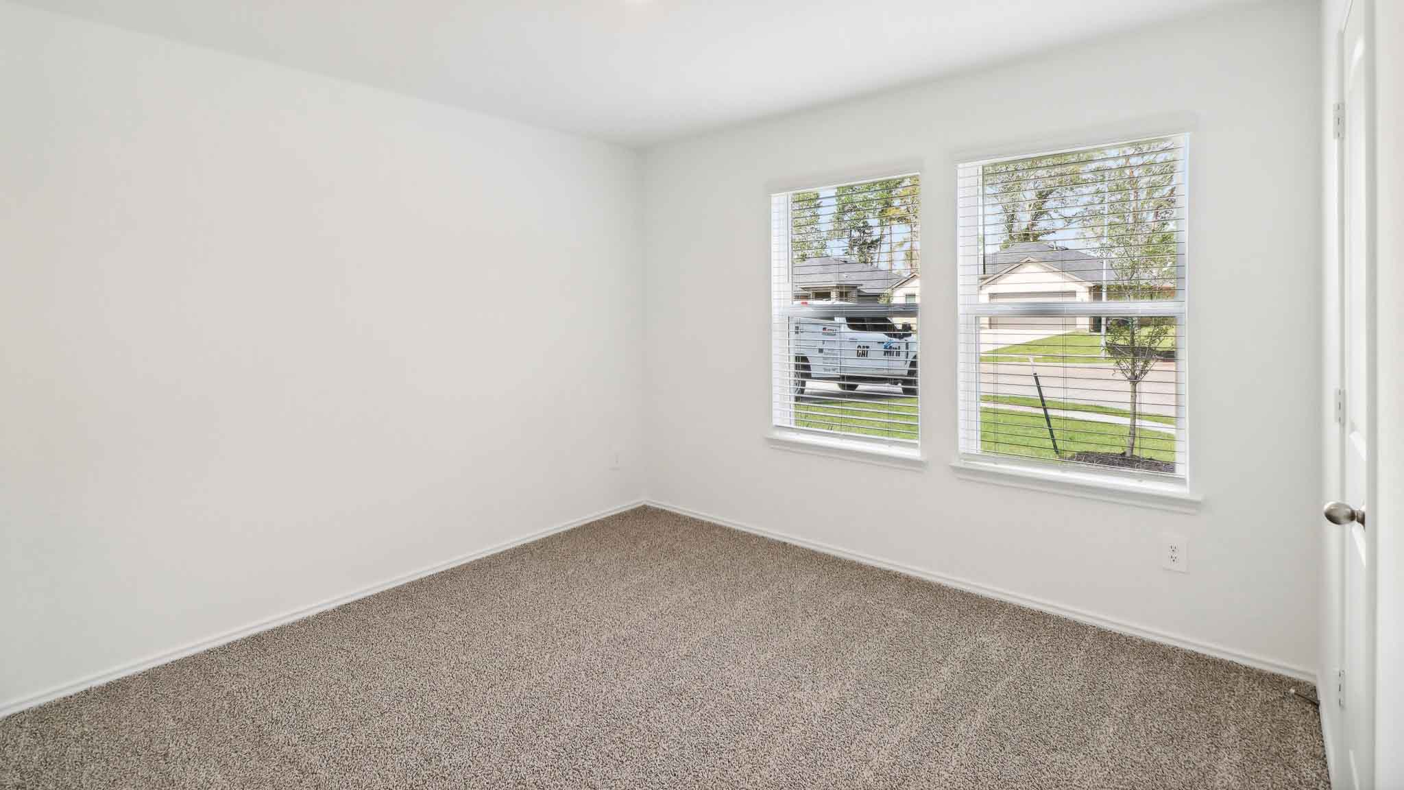 bedroom with carpet flooring