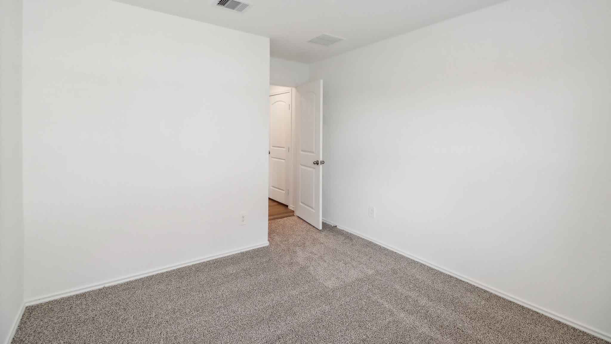 bedroom with carpet flooring