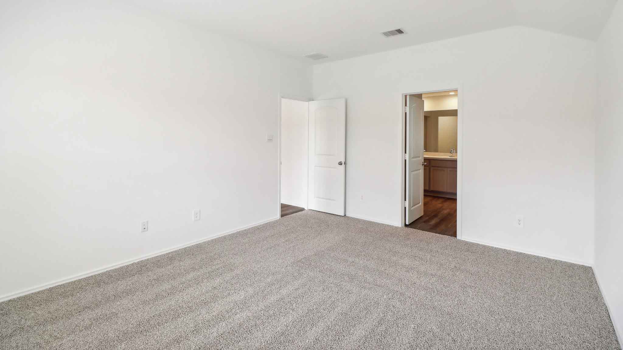 bedroom with carpet flooring