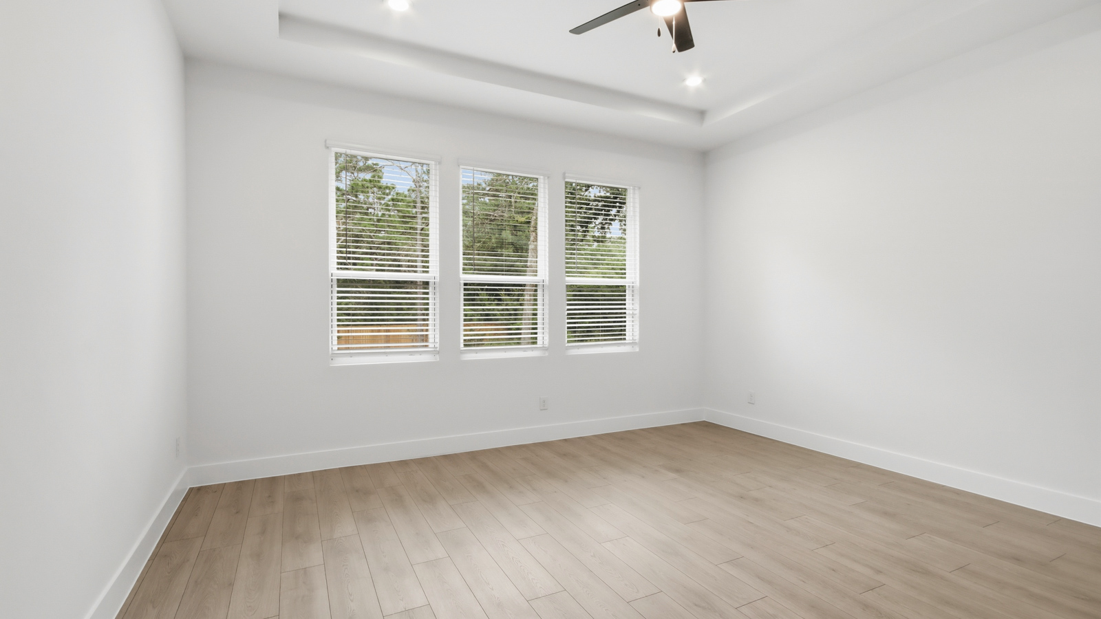 Model Open 7 days a week 205 Gousoulin Lane, Pinehurst, TX 77362 1 acre lots in tomball Pinehurt TX