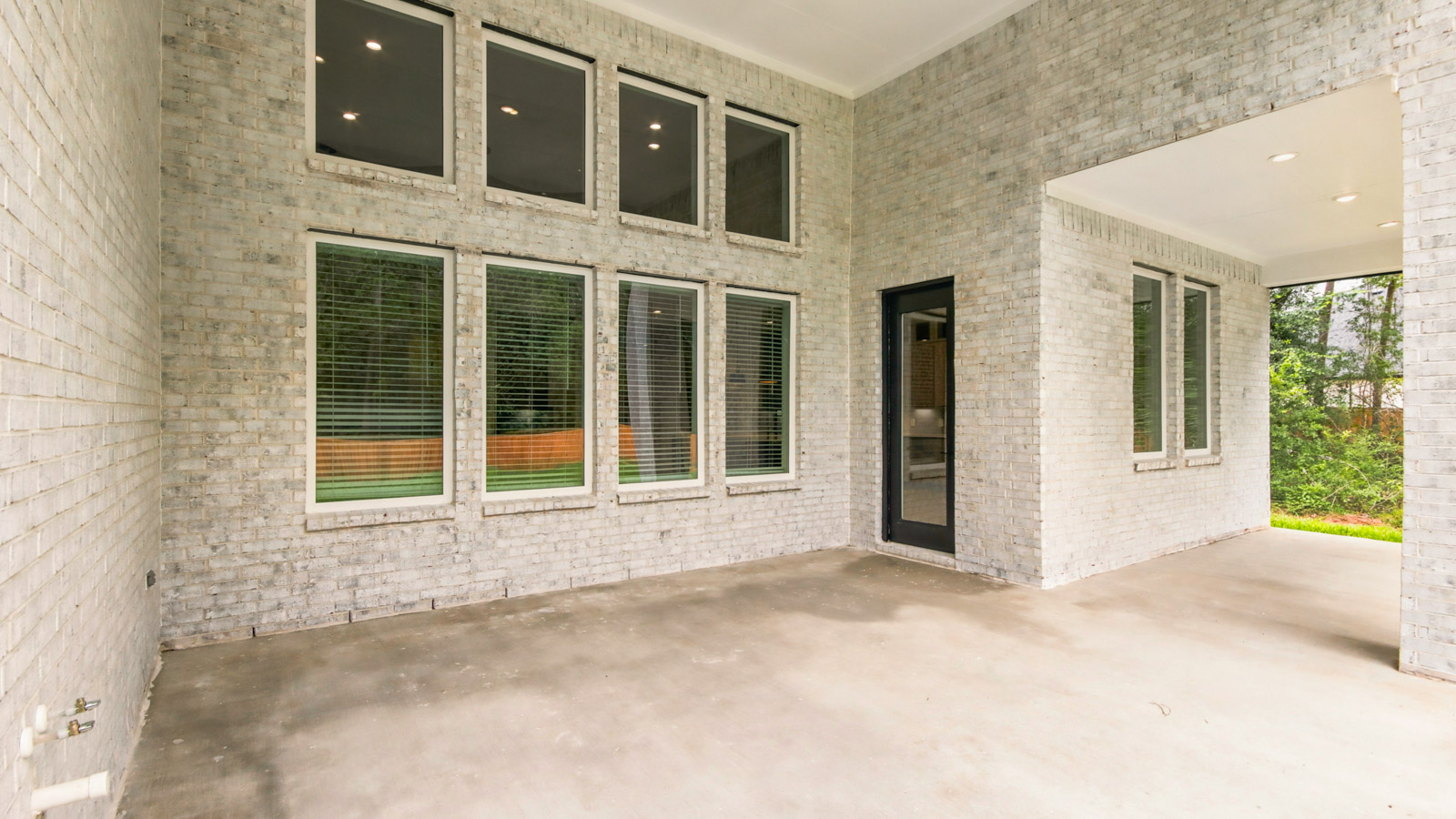 Model Open 7 days a week 205 Gousoulin Lane, Pinehurst, TX 77362 1 acre lots in tomball Pinehurt TX
