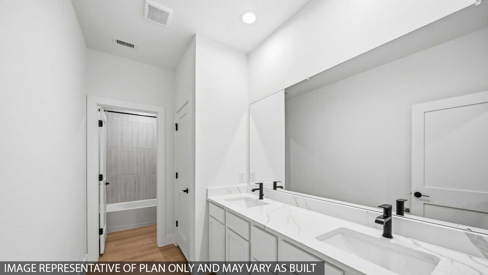 Secondary bathroom with tub/shower combo with quartz counter tops in Pinehurst  TX