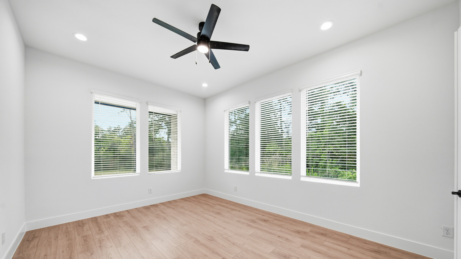 Model Open 7 days a week 205 Gousoulin Lane, Pinehurst, TX 77362 1 acre lots in tomball Pinehurt TX