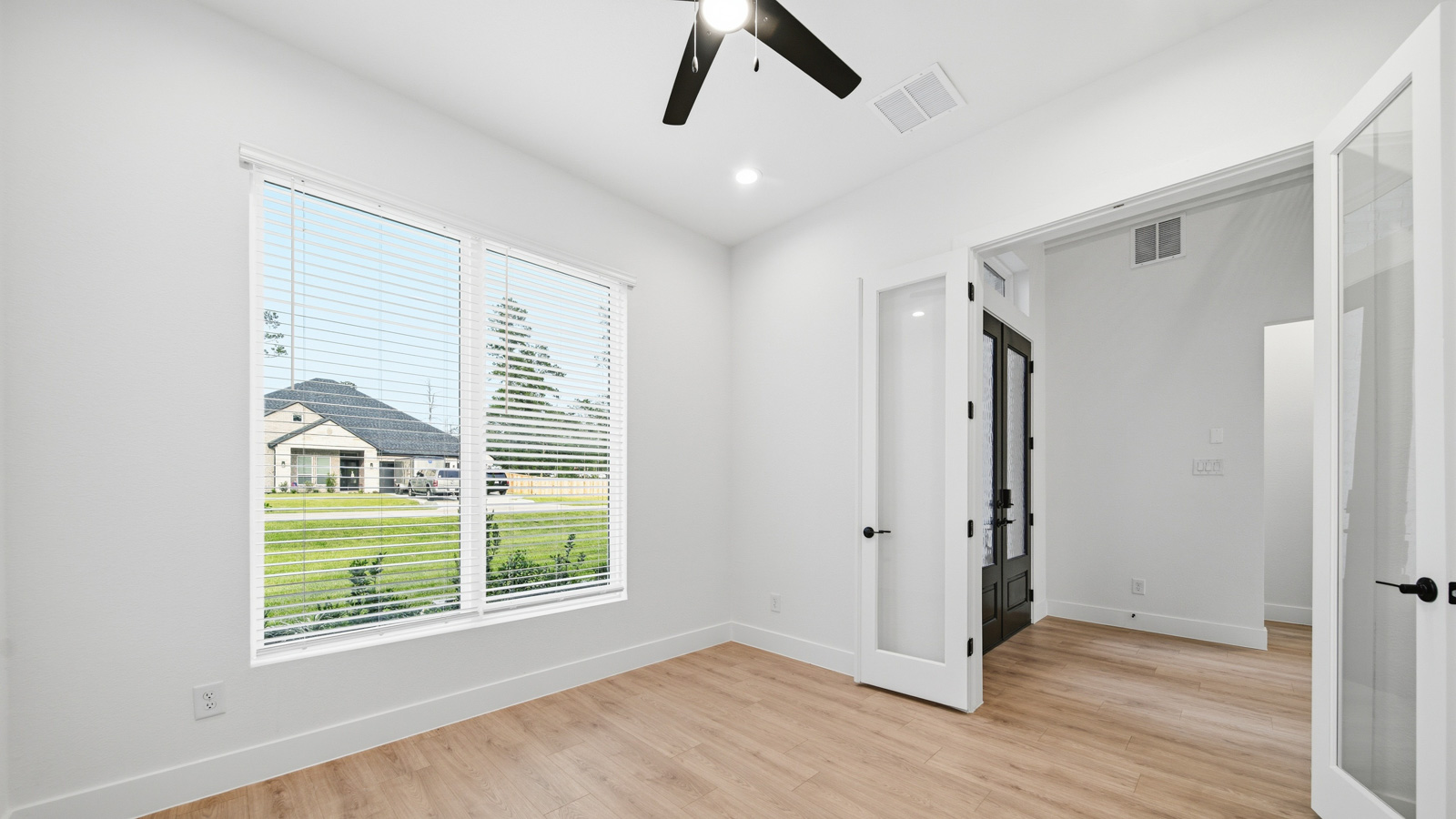 Model Open 7 days a week 205 Gousoulin Lane, Pinehurst, TX 77362 1 acre lots in tomball Pinehurt TX