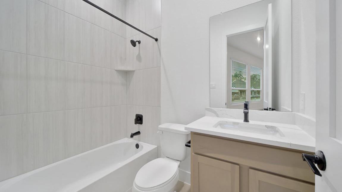 Secondary bathroom with tub/shower combo with quartz counter tops in Pinehurst  TX
