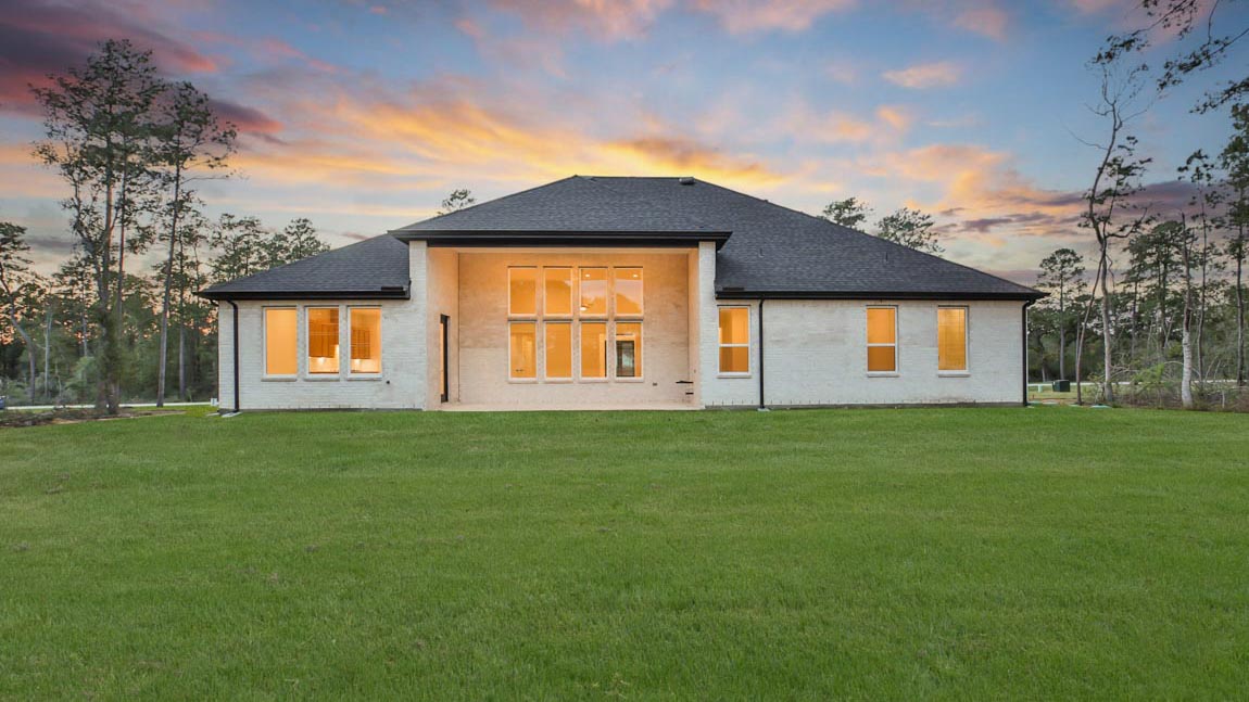 covered patio with overhead lighting