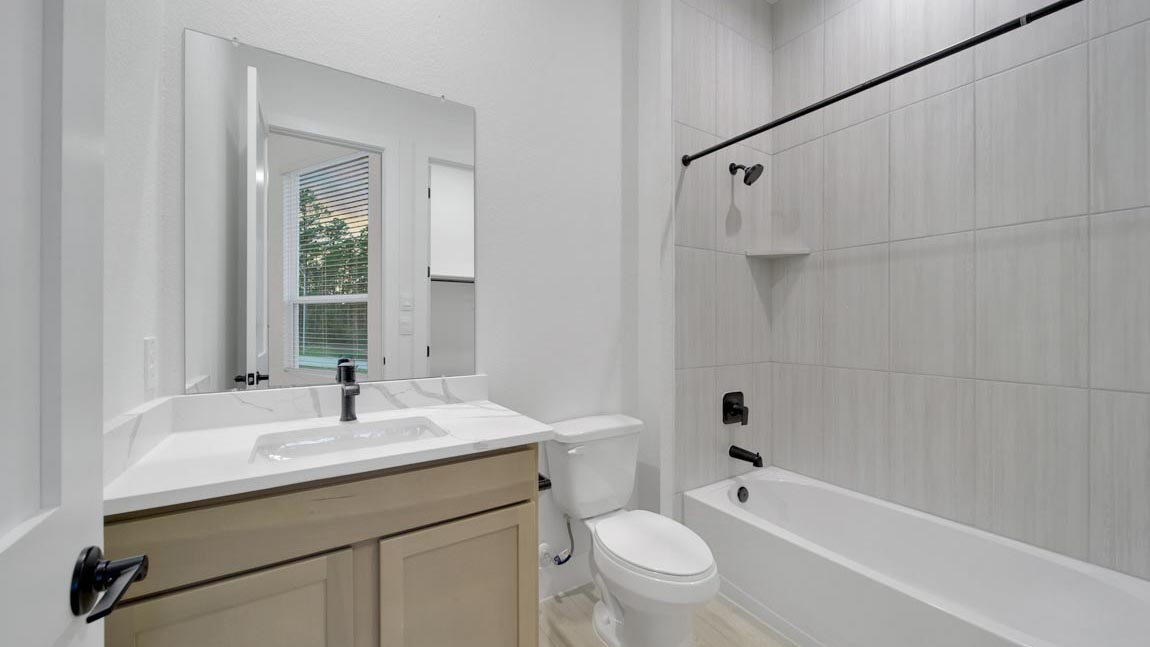 Secondary bathroom with tub/shower combo