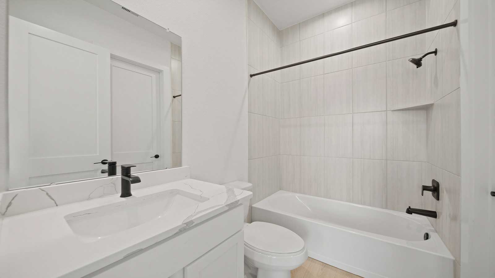 Secondary bathroom with tub/shower combo