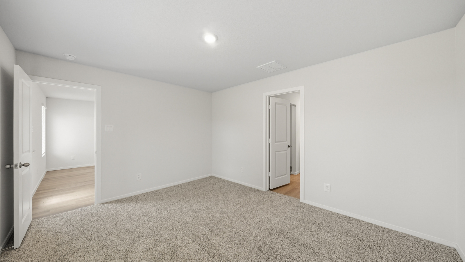 bedroom with carpet flooring