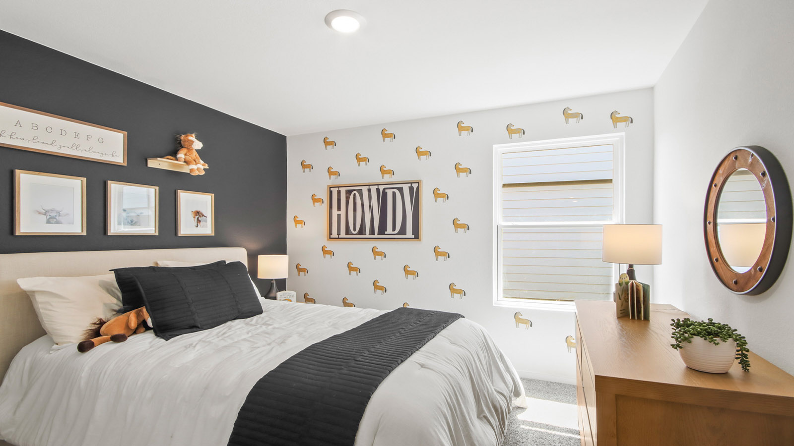 bedroom with carpet flooring