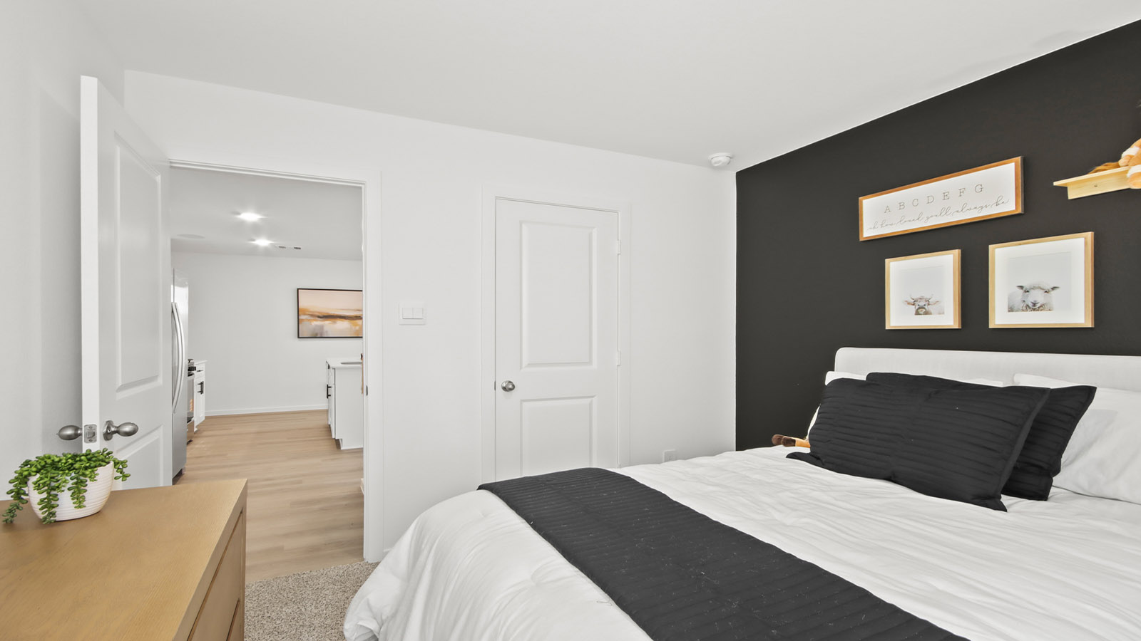 bedroom with carpet flooring