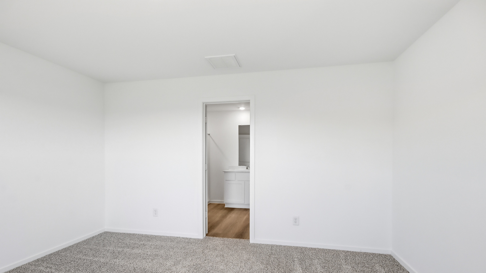bedroom with carpet flooring