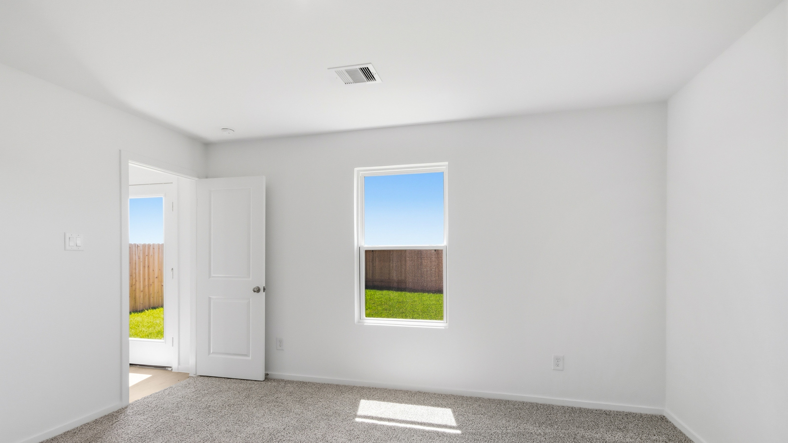 bedroom with carpet flooring