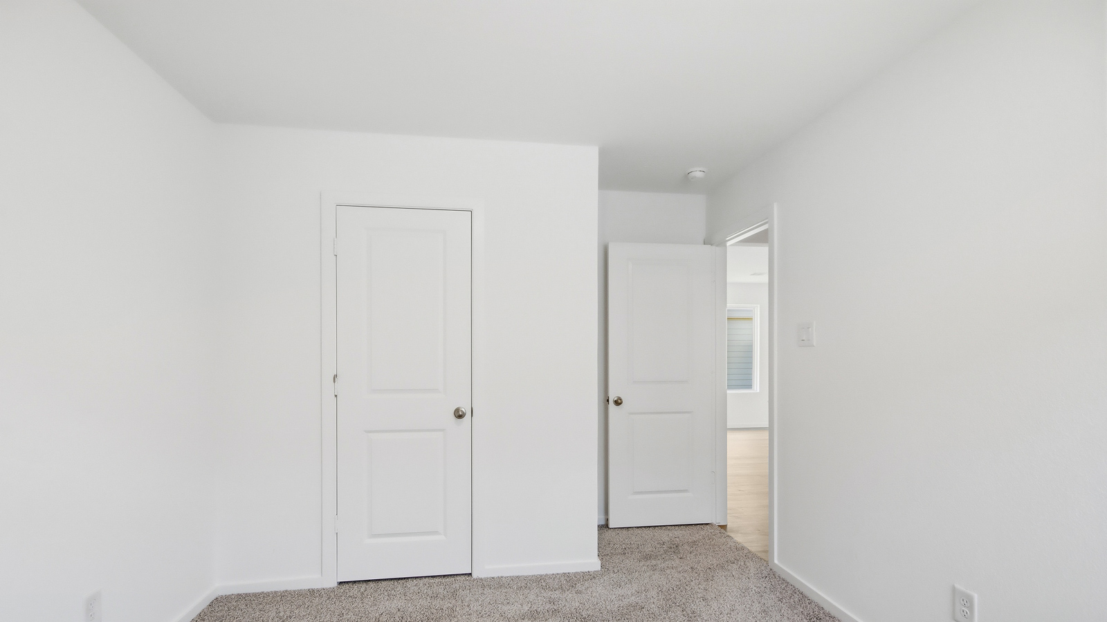 bedroom with carpet flooring