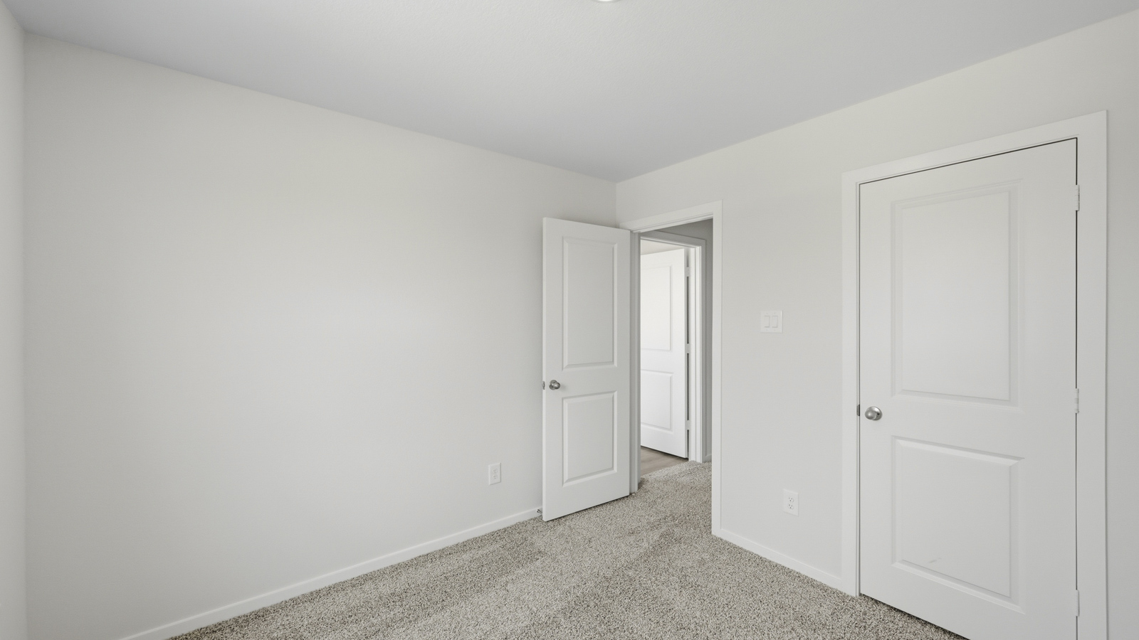 bedroom with carpet flooring