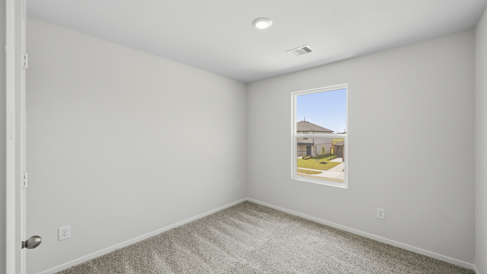 bedroom with carpet flooring