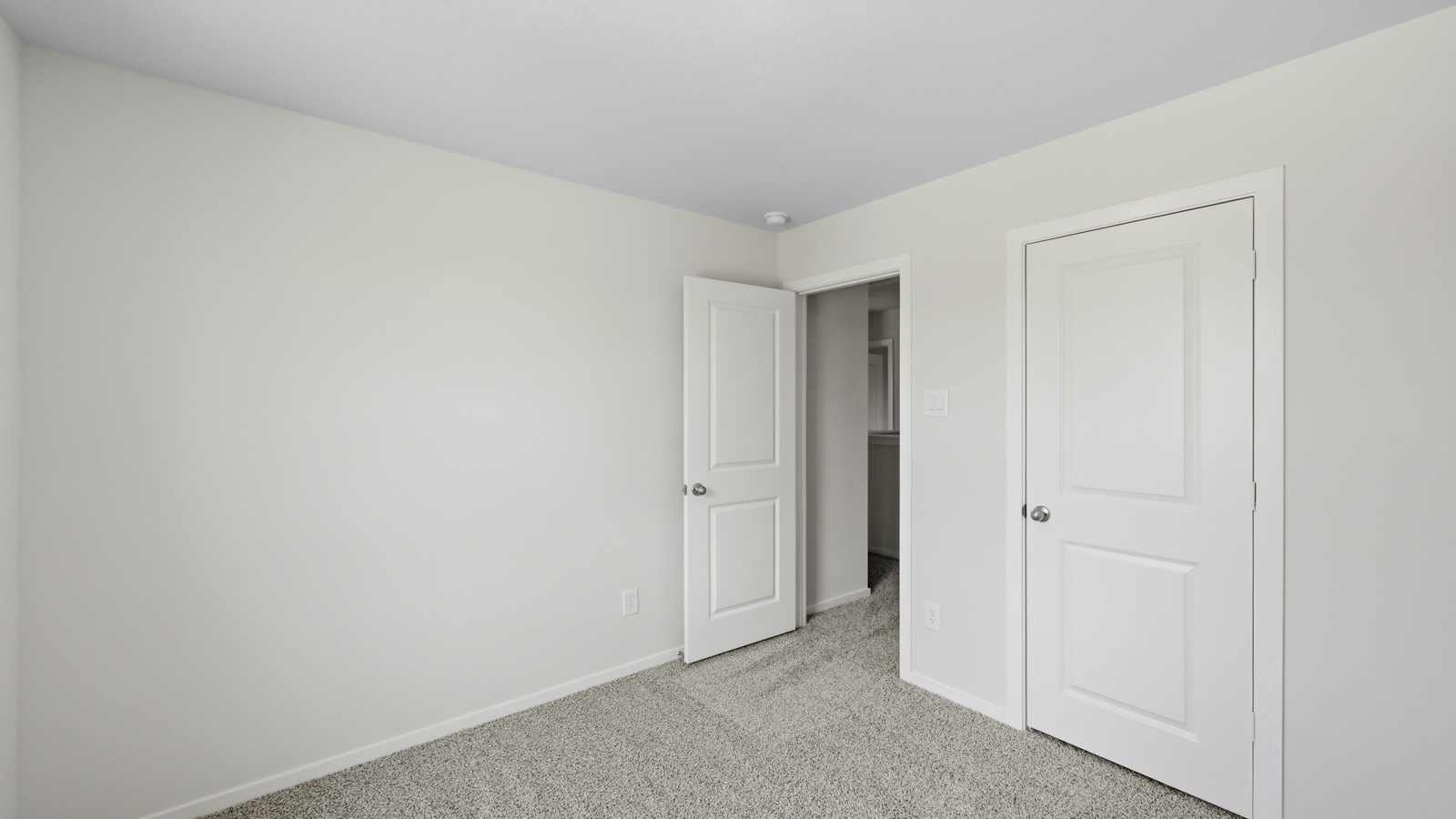bedroom with carpet flooring
