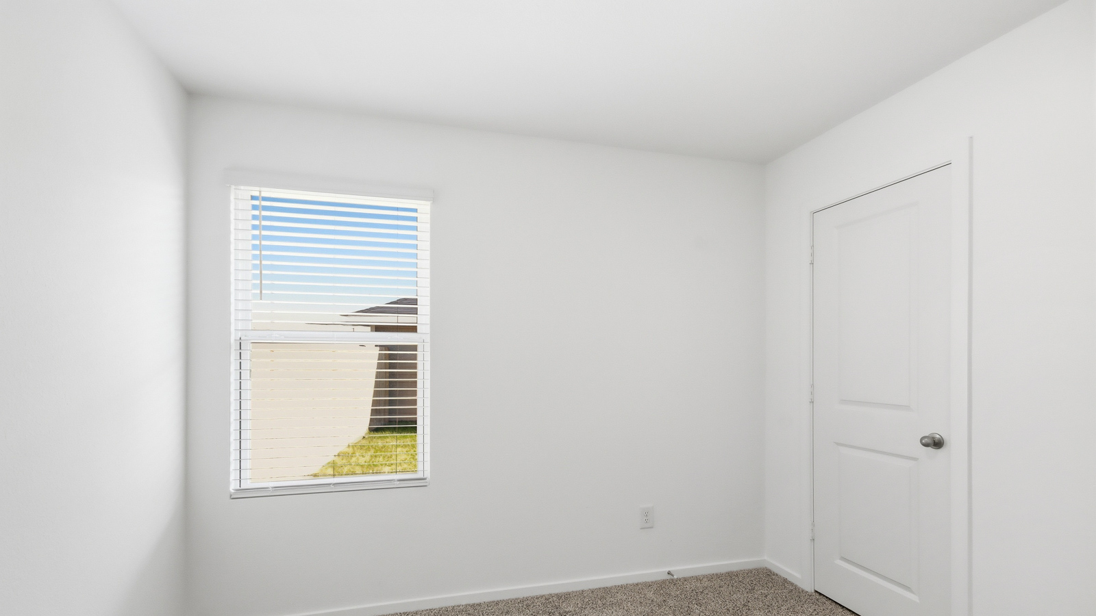 bedroom with carpet flooring