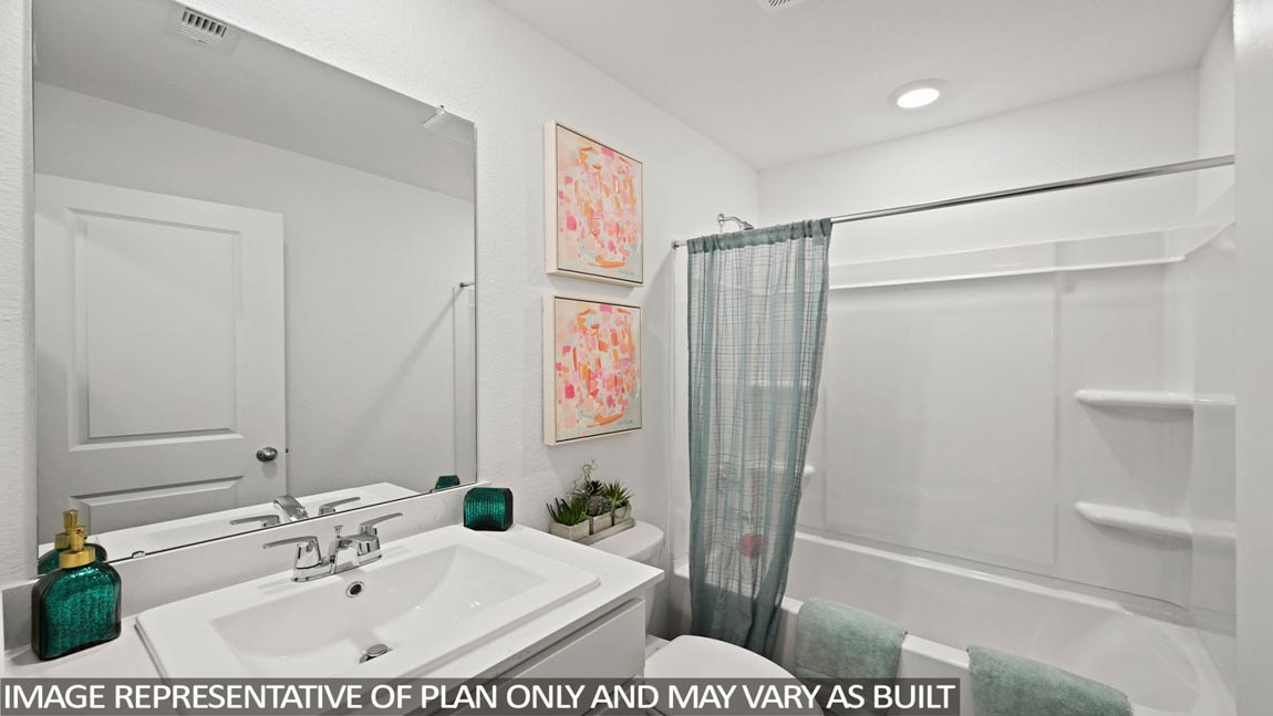 Secondary bathroom with tub/shower combo with quartz counter tops in Hockley TX