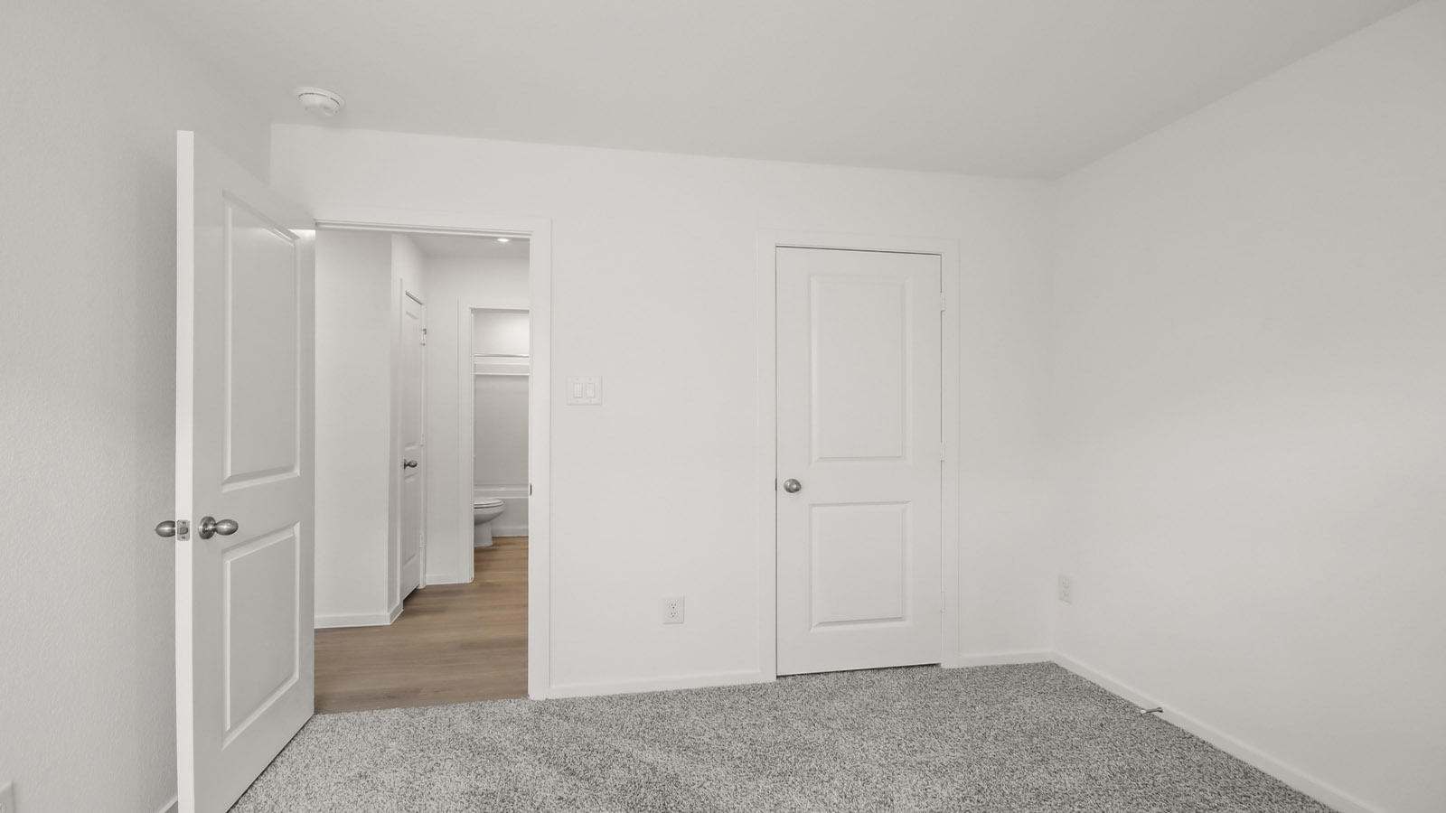 bedroom with carpet flooring
