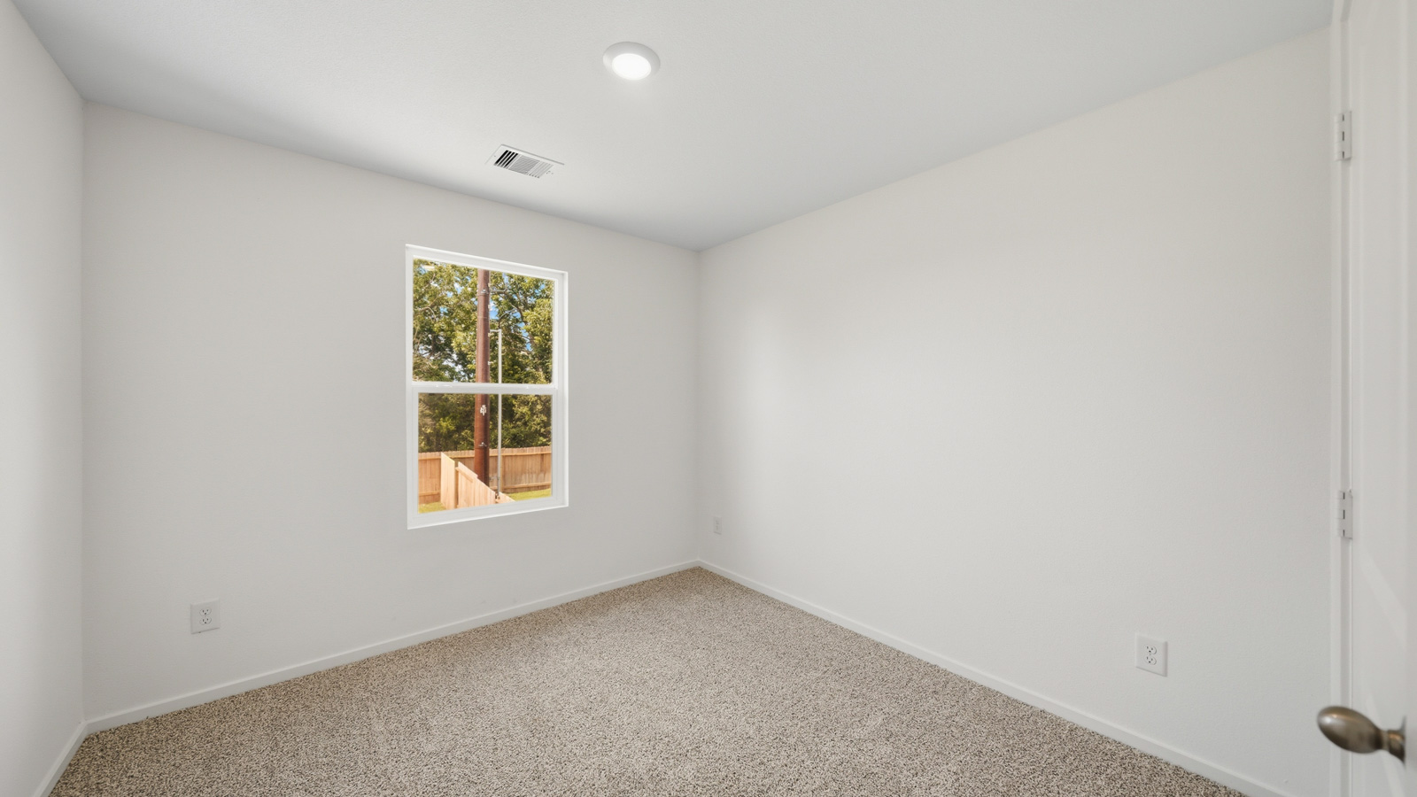 bedroom with carpet flooring
