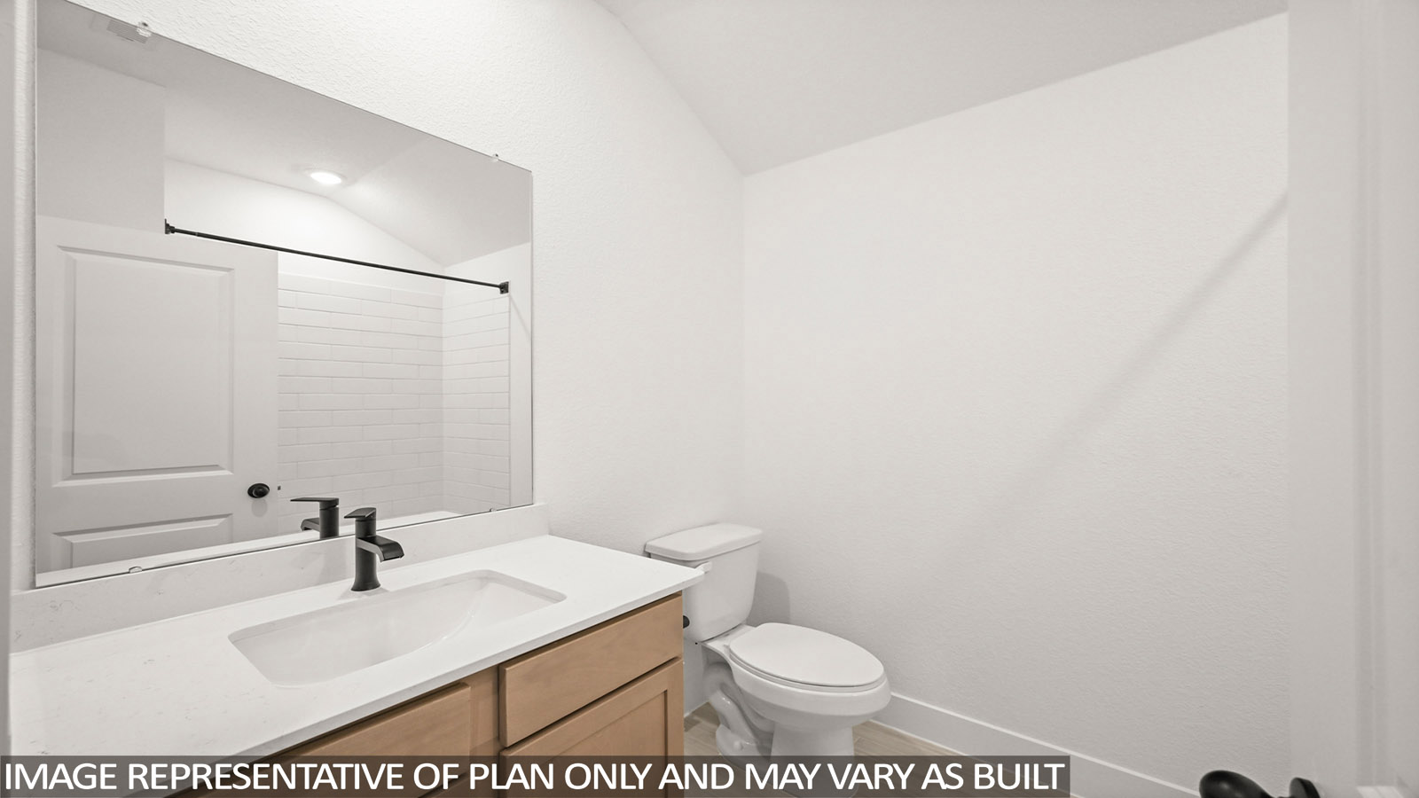 Secondary bathroom with tub/shower combo with quartz counter tops in Katy TX