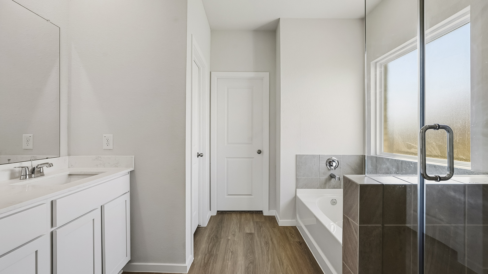 Model Open 7 days a week 4016 Shimmer Sol Drive, Brookshire, TX 77423 1-2 story home, 3,4,5,6 bed homes with 1,2,3 baths.