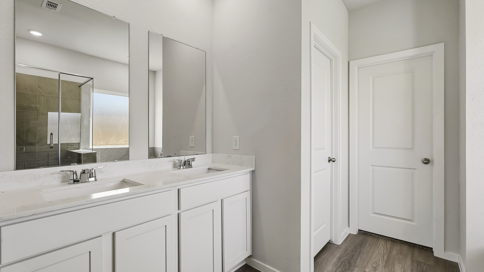 Model Open 7 days a week 4016 Shimmer Sol Drive, Brookshire, TX 77423 1-2 story home, 3,4,5,6 bed homes with 1,2,3 baths.