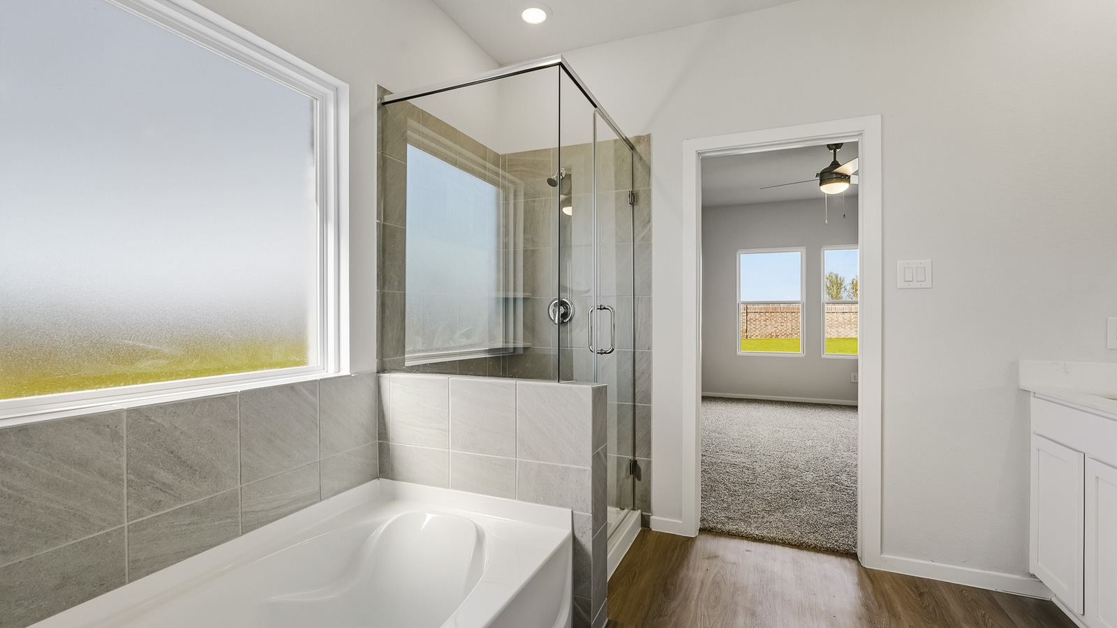 Model Open 7 days a week 4016 Shimmer Sol Drive, Brookshire, TX 77423 1-2 story home, 3,4,5,6 bed homes with 1,2,3 baths.