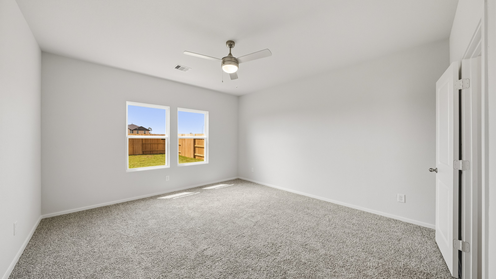 bedroom with carpet flooring