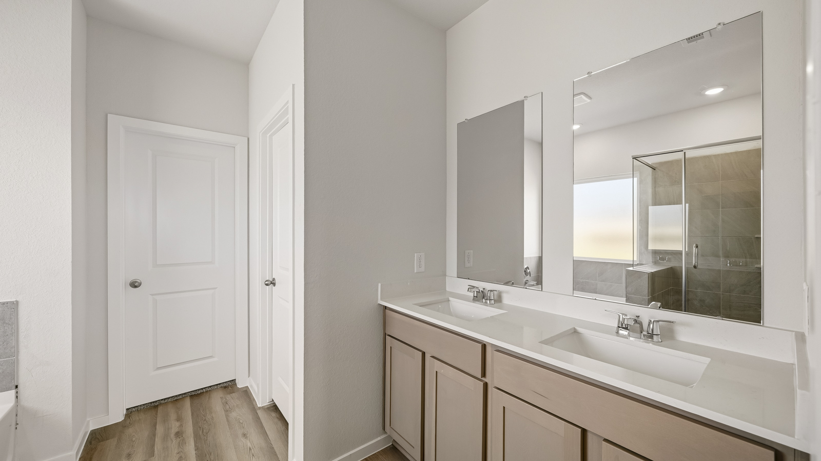 primary bathroom with seperate tub and shower in Brookshire, TX