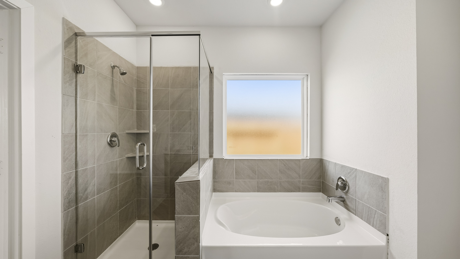 primary bathroom with seperate tub and shower in Brookshire, TX