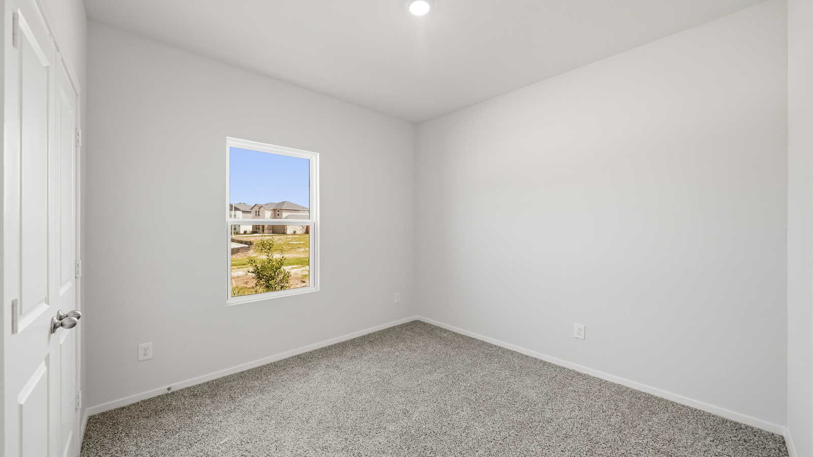bedroom with carpet flooring